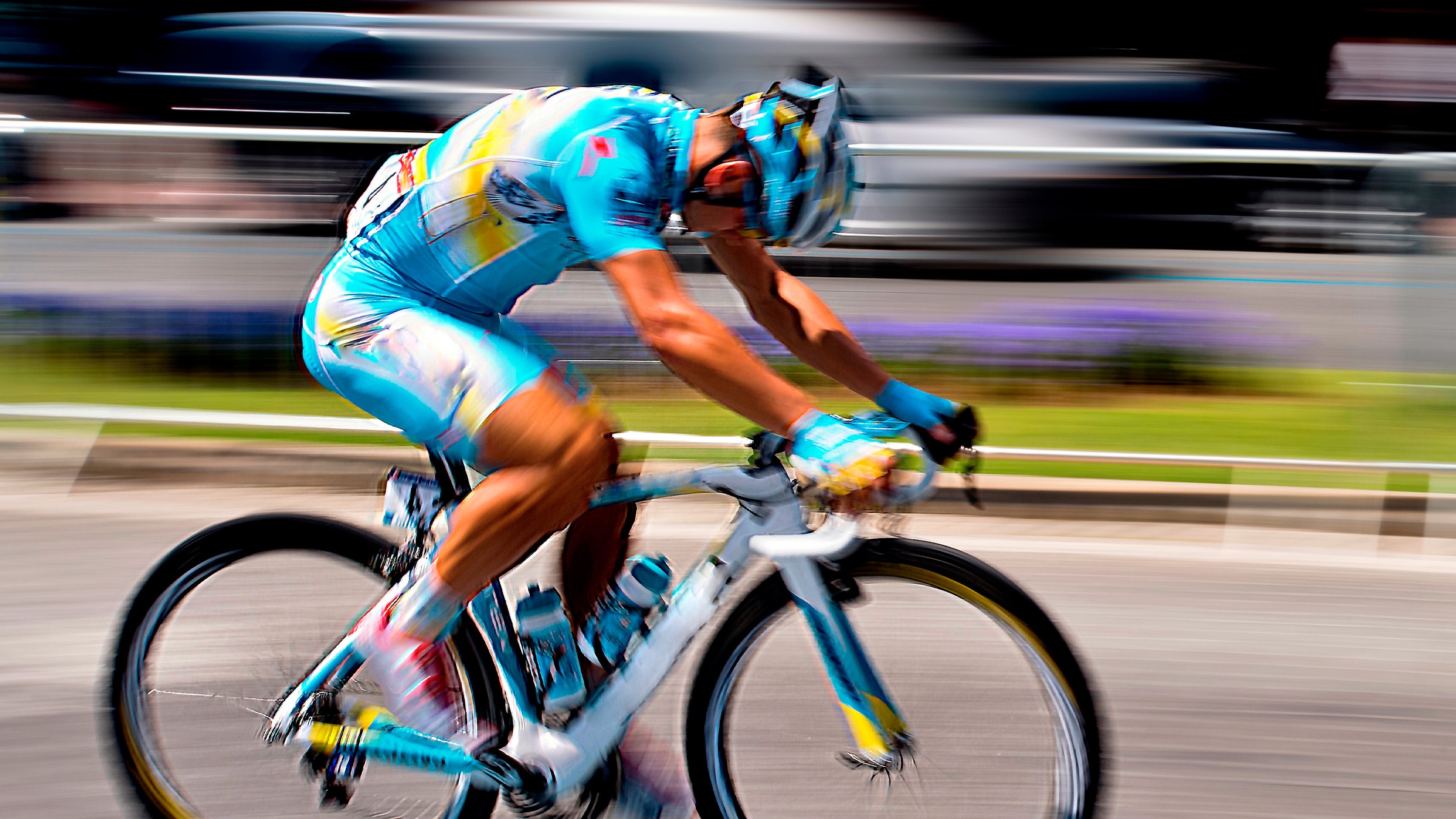 Man on a racing bike during a race.